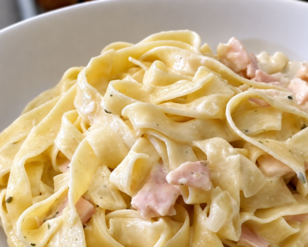Fetuccini con Salsa Alfredo