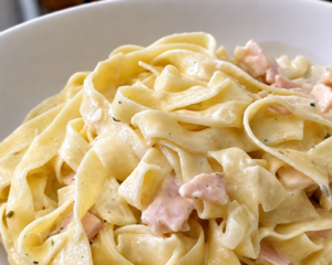 Fetuccini con Salsa Alfredo